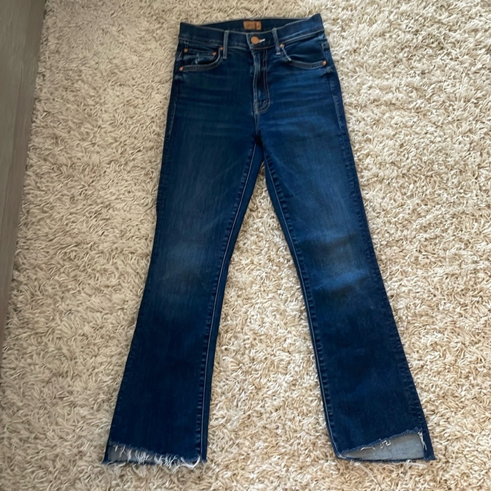 Mother Insider crop step fray in “teaming up”. Excellent condition.